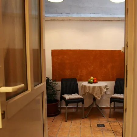 Goldcentral Danube-private Terrace-convenient Location アパート
