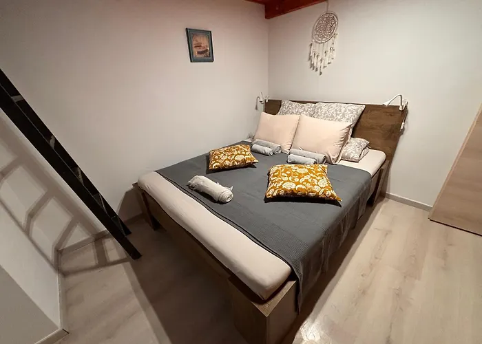 Goldcentral Danube-private Terrace-convenient Location *