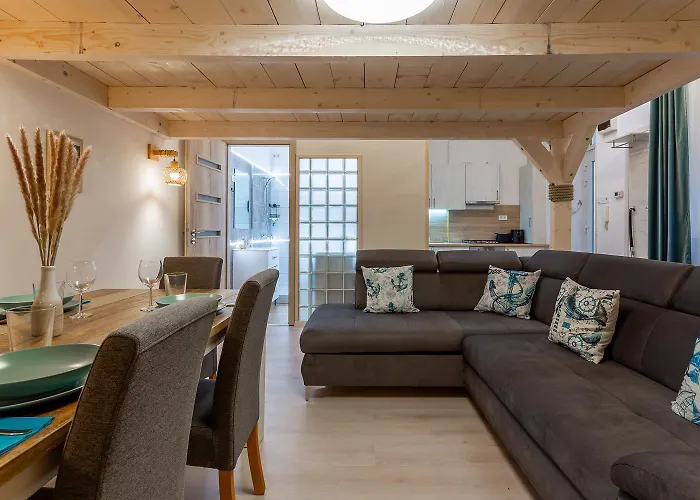 Goldcentral Danube-private Terrace-convenient Location *