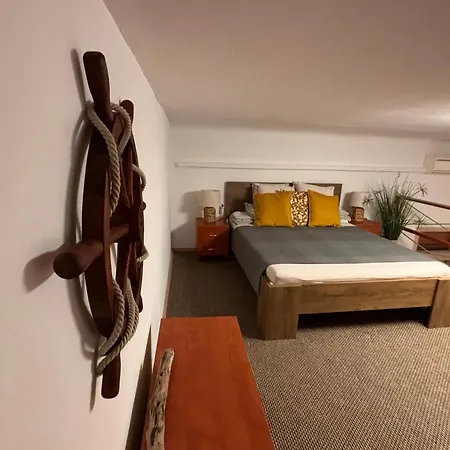 Goldcentral Danube-private Terrace-convenient Location Apartament