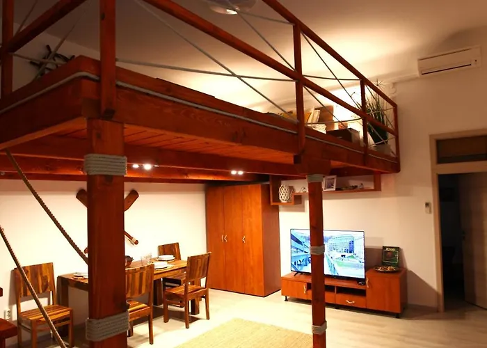 Goldcentral Danube-private Terrace-convenient Location *