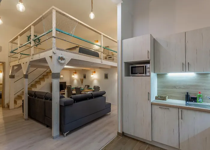 Goldcentral Danube-private Terrace-convenient Location 아파트 *