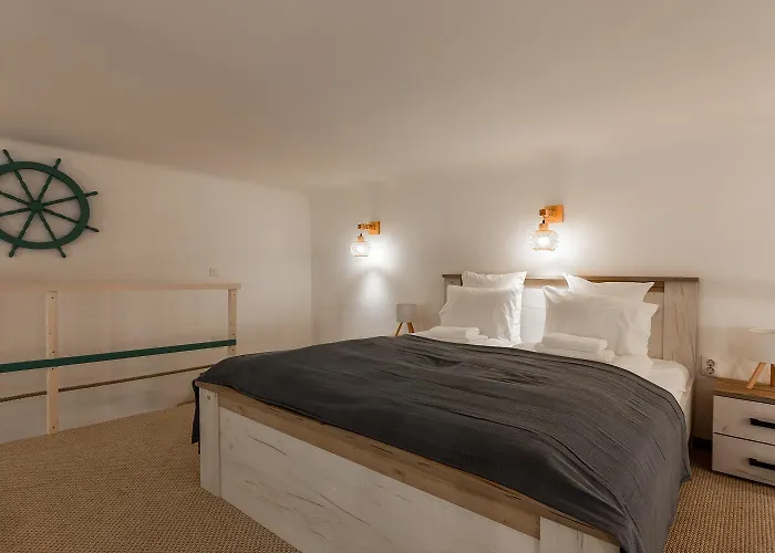 Goldcentral Danube-private Terrace-convenient Location アパート