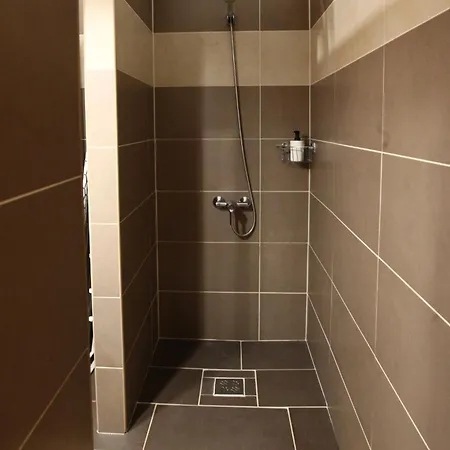 Goldcentral Danube-private Terrace-convenient Location דירה