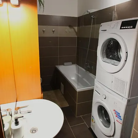 Goldcentral Danube-private Terrace-convenient Location *