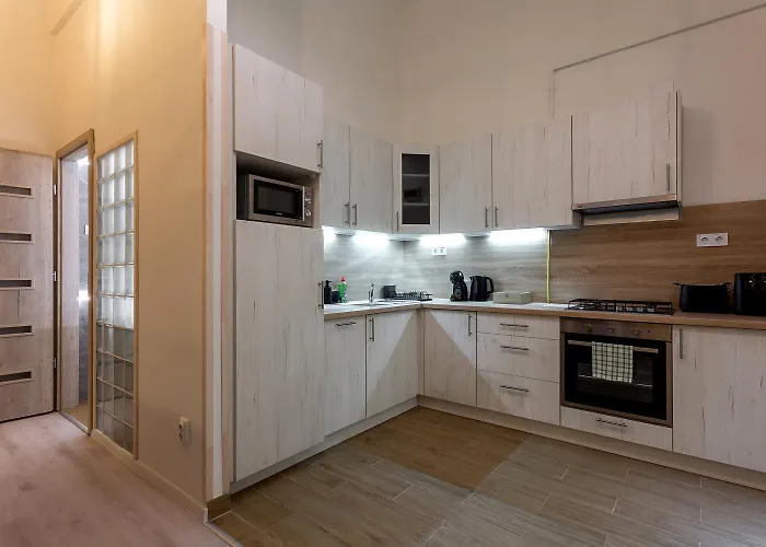 Goldcentral Danube-private Terrace-convenient Location Appartamento