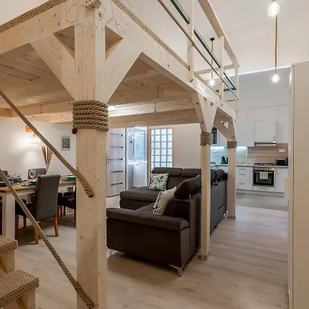 Διαμέρισμα Goldcentral Danube-private Terrace-convenient Location