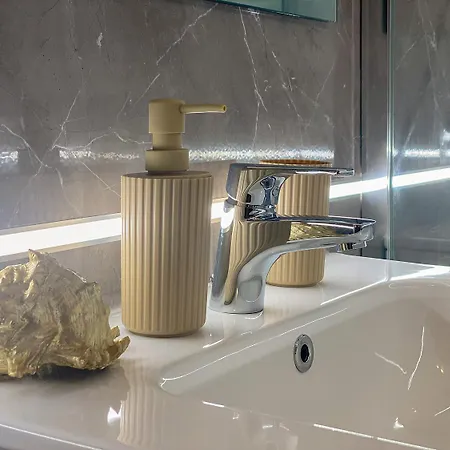 Διαμέρισμα Goldcentral Danube-private Terrace-convenient Location *