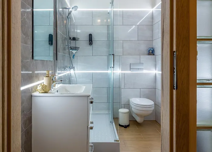 Goldcentral Danube-private Terrace-convenient Location Appartement